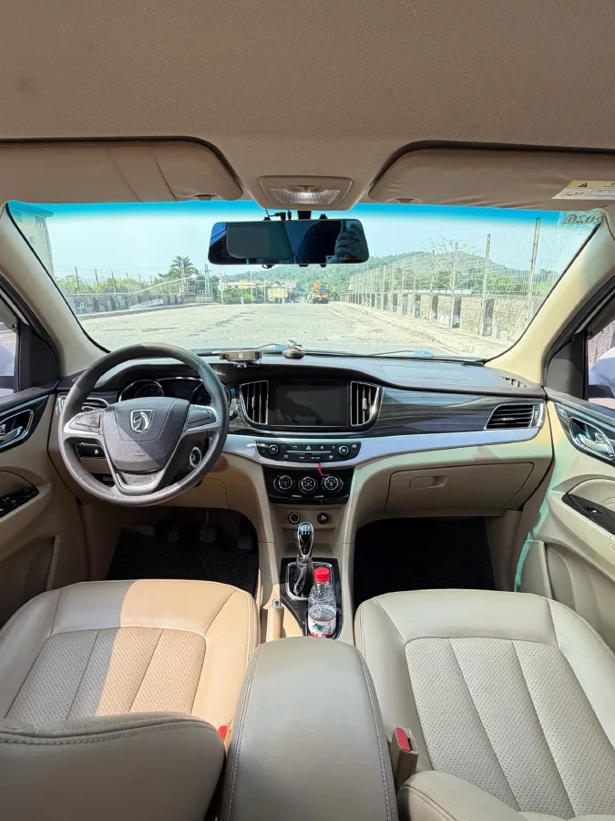 2016 BaoJun 730 1.5L 112HP L4 5MT,autocango,china used car exporter,china ev exporter,chinese used car exporter,chinese used ev exporter