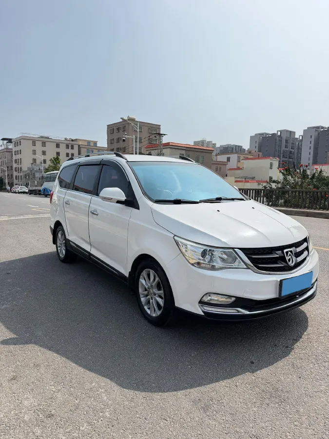 2016 BaoJun 730 1.5L 112HP L4 5MT,autocango,china used car exporter,china ev exporter,chinese used car exporter,chinese used ev exporter