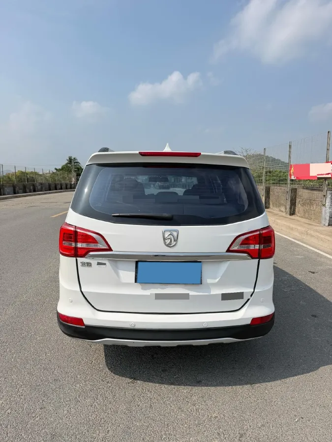 2016 BaoJun 730 1.5L 112HP L4 5MT,autocango,china used car exporter,china ev exporter,chinese used car exporter,chinese used ev exporter