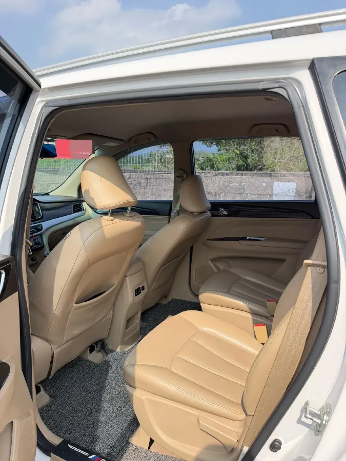 2016 BaoJun 730 1.5L 112HP L4 5MT,autocango,china used car exporter,china ev exporter,chinese used car exporter,chinese used ev exporter