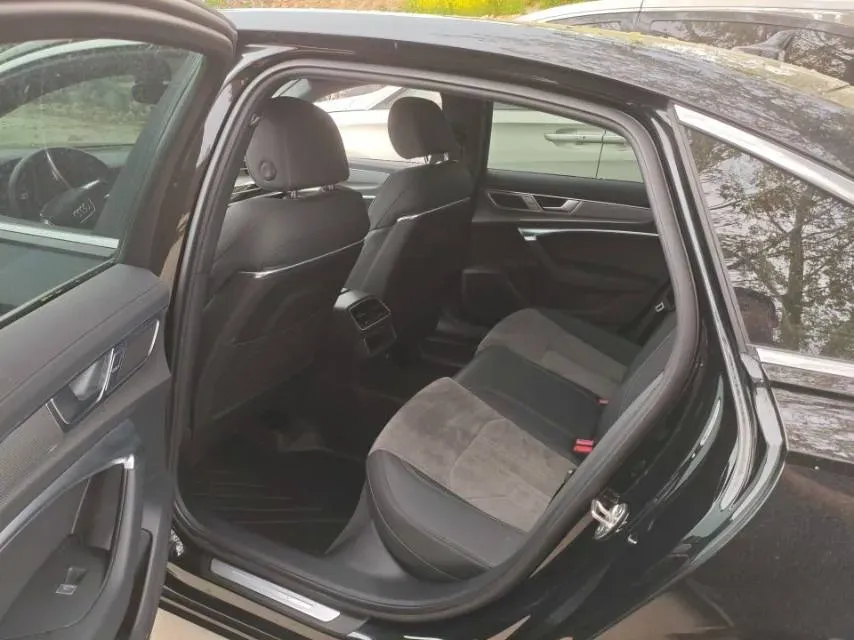 2023 Audi A6L 2.0T 190HP L4 7DCT,autocango,china used car exporter,china ev exporter,chinese used car exporter,chinese used ev exporter