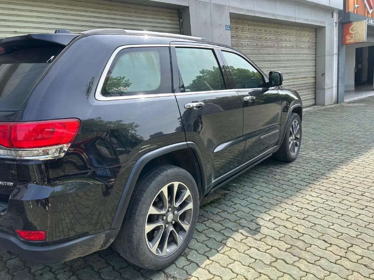 2017 Jeep Grand Cherokee 3.0L 234HP V6 8AT,autocango,china used car exporter,china ev exporter,chinese used car exporter,chinese used ev exporter