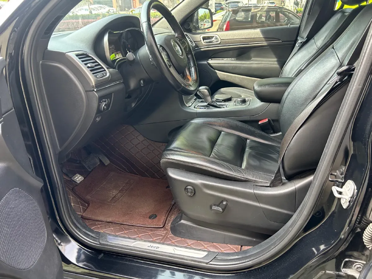 2017 Jeep Grand Cherokee 3.0L 234HP V6 8AT,autocango,china used car exporter,china ev exporter,chinese used car exporter,chinese used ev exporter