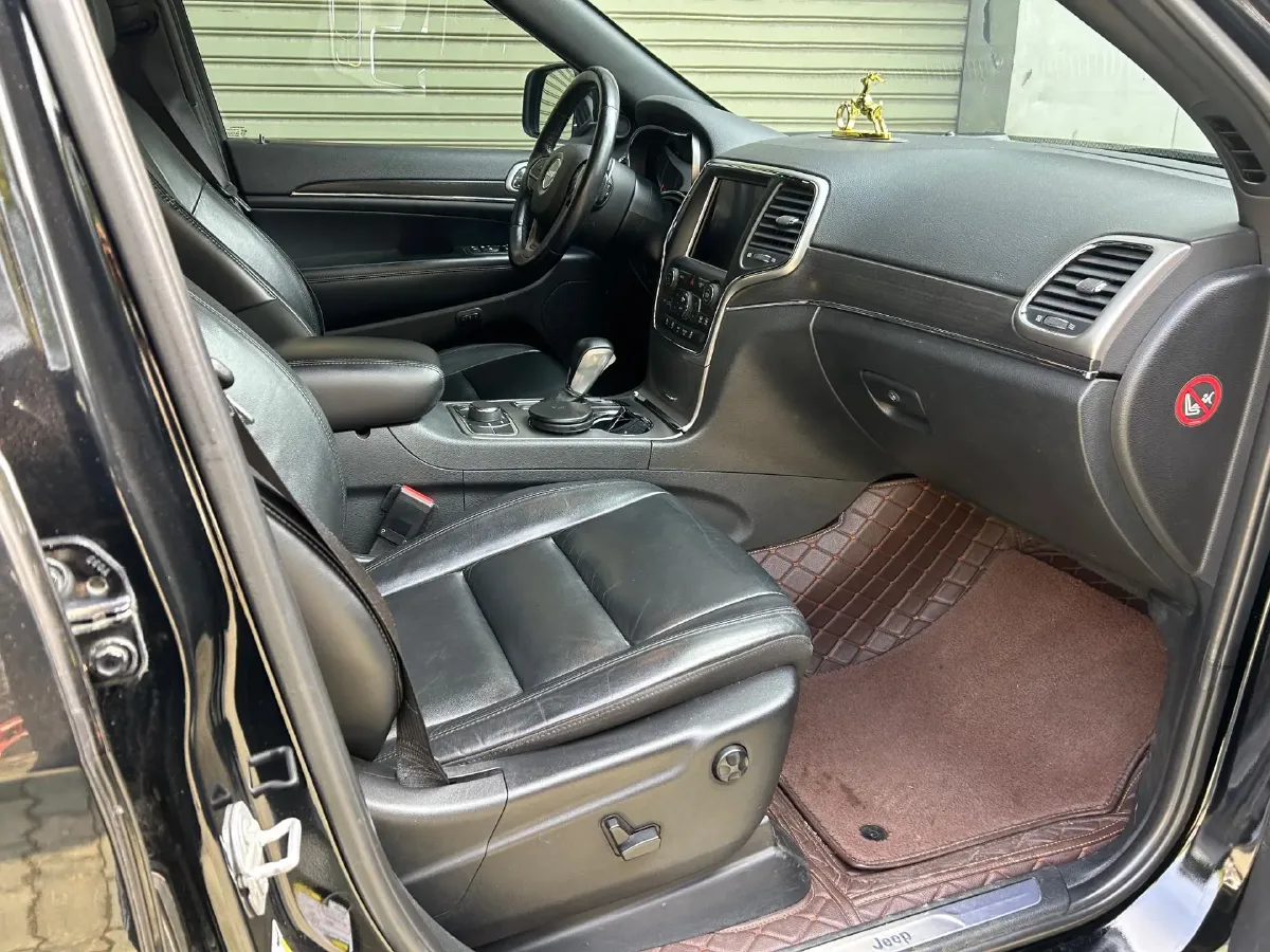 2017 Jeep Grand Cherokee 3.0L 234HP V6 8AT,autocango,china used car exporter,china ev exporter,chinese used car exporter,chinese used ev exporter