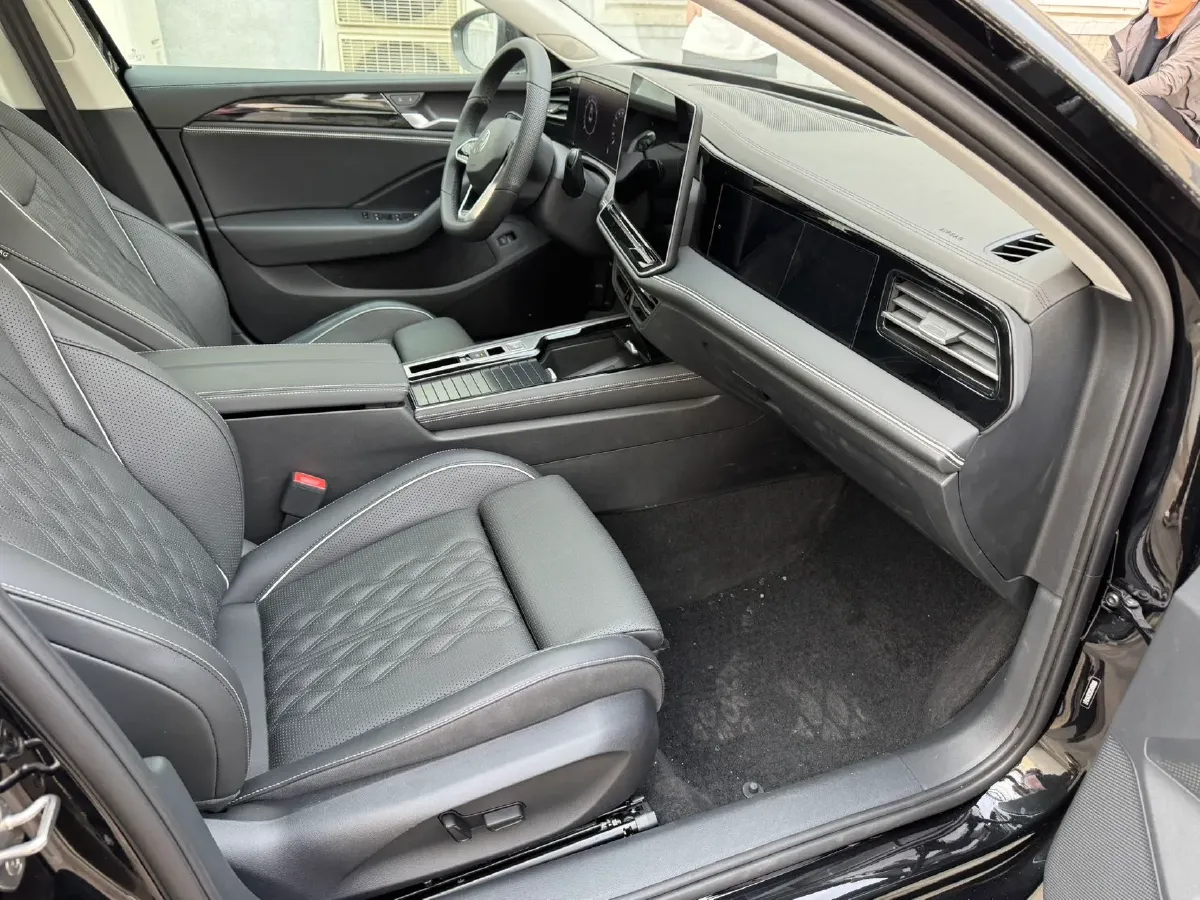 2024 Volkswagen Magotan 2.0T 220HP L4 7DCT,autocango,china used car exporter,china ev exporter,chinese used car exporter,chinese used ev exporter