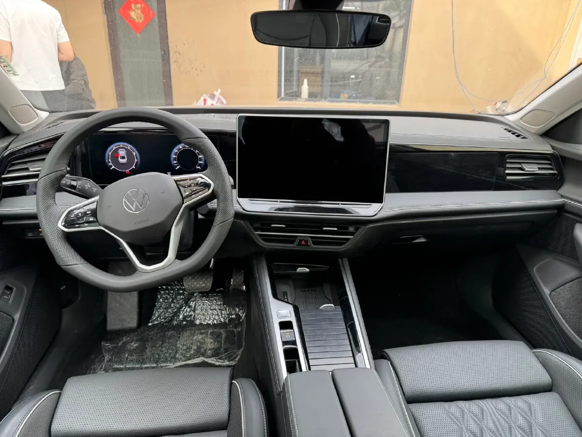 2024 Volkswagen Magotan 2.0T 220HP L4 7DCT,autocango,china used car exporter,china ev exporter,chinese used car exporter,chinese used ev exporter