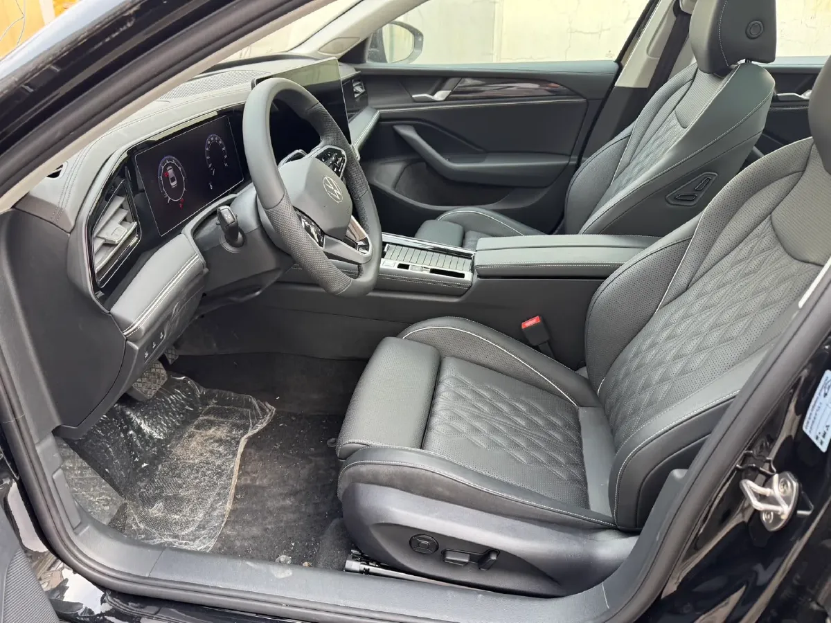 2024 Volkswagen Magotan 2.0T 220HP L4 7DCT,autocango,china used car exporter,china ev exporter,chinese used car exporter,chinese used ev exporter