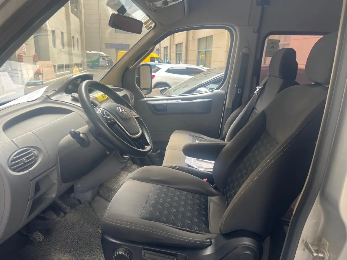 2018 MAXUS XinTu V80 2.5T 136HP L4 6MT,autocango,china used car exporter,china ev exporter,chinese used car exporter,chinese used ev exporter