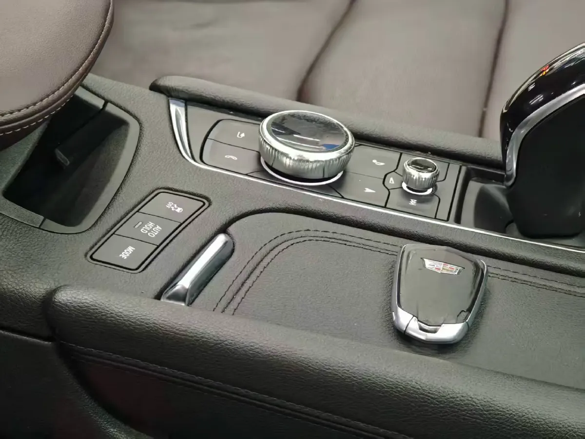 2020 Cadillac XT6 2.0T 237HP L4 9AT,autocango,china used car exporter,china ev exporter,chinese used car exporter,chinese used ev exporter