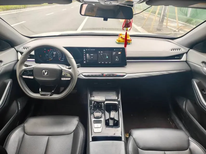 2023 ChangAn Raeton Plus 1.5T 188HP L4 7DCT,autocango,china used car exporter,china ev exporter,chinese used car exporter,chinese used ev exporter