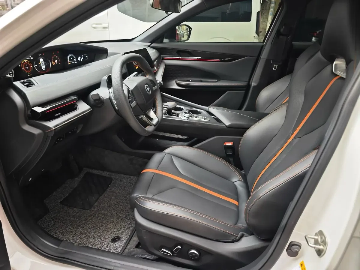 2024 ChangAn UNI-V 1.5T 188HP L4 7DCT,autocango,china used car exporter,china ev exporter,chinese used car exporter,chinese used ev exporter