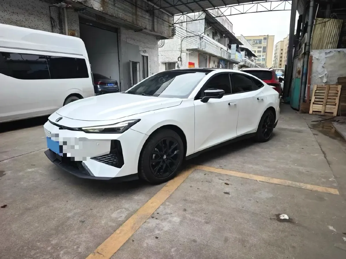2024 ChangAn UNI-V 1.5T 188HP L4 7DCT,autocango,china used car exporter,china ev exporter,chinese used car exporter,chinese used ev exporter
