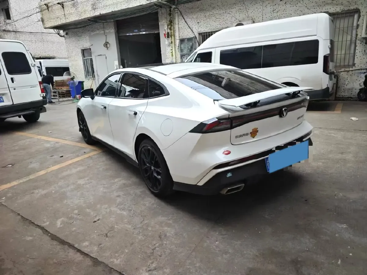 2024 ChangAn UNI-V 1.5T 188HP L4 7DCT,autocango,china used car exporter,china ev exporter,chinese used car exporter,chinese used ev exporter