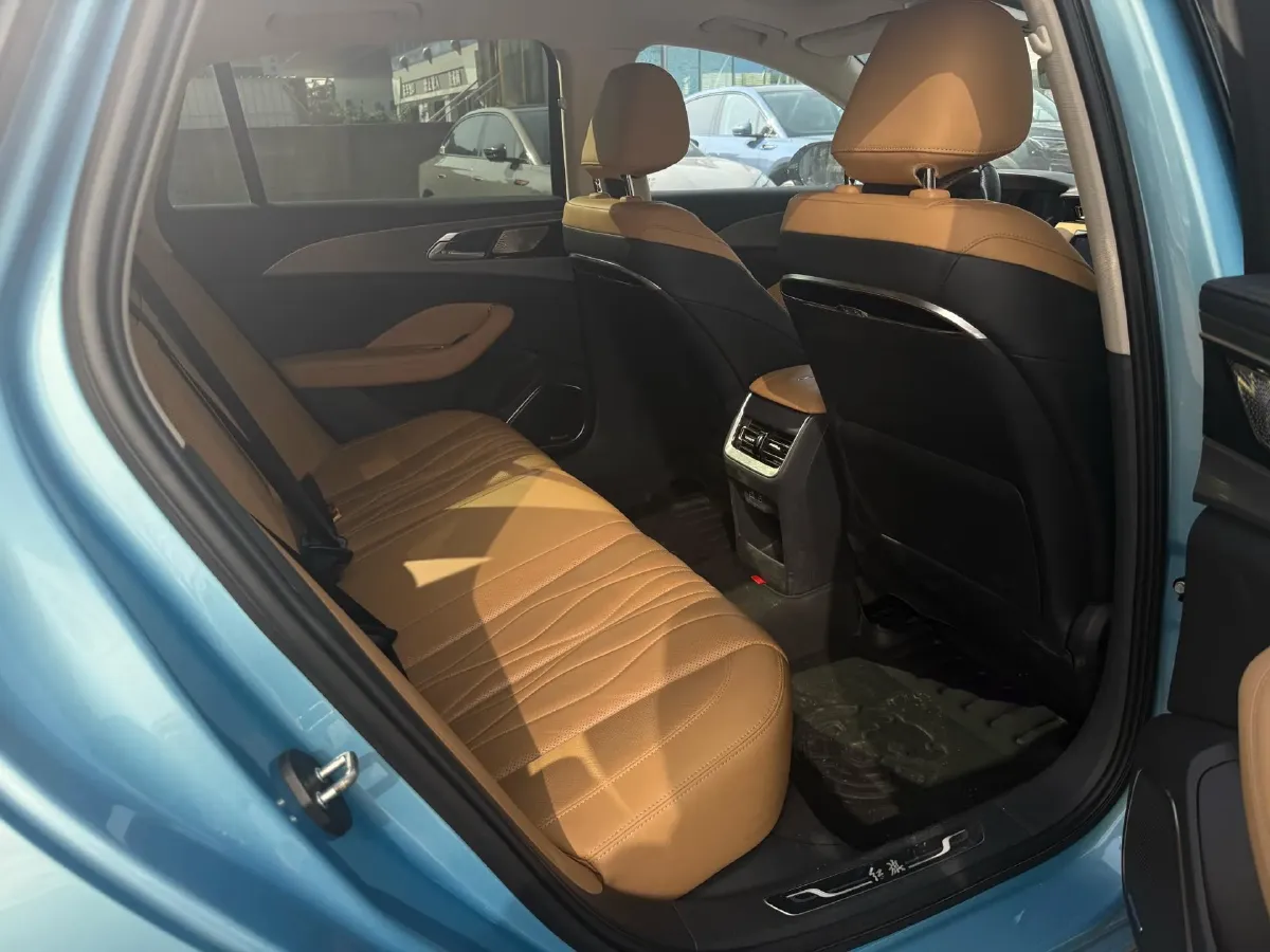 2023 HongQi H5 2.0T 224HP L4 8AT,autocango,china used car exporter,china ev exporter,chinese used car exporter,chinese used ev exporter