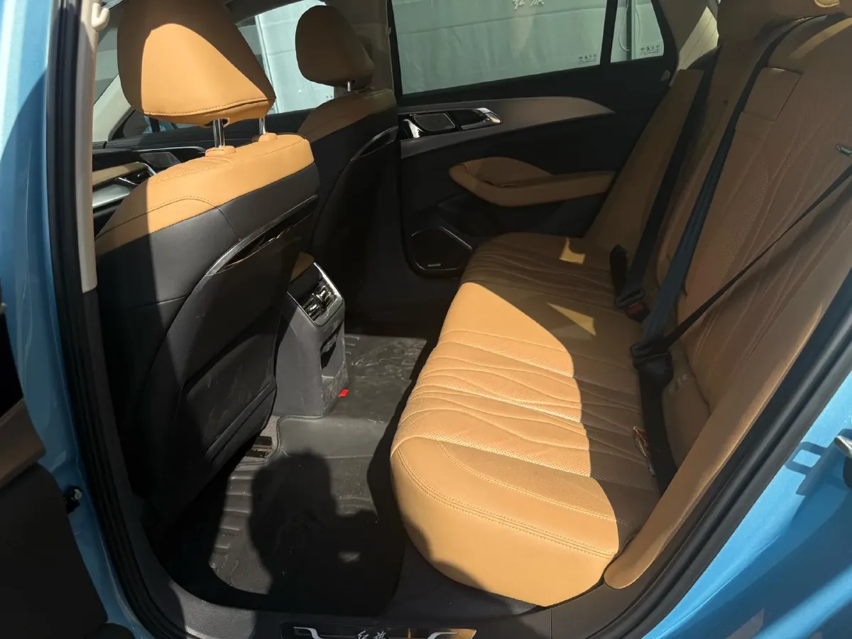 2023 HongQi H5 2.0T 224HP L4 8AT,autocango,china used car exporter,china ev exporter,chinese used car exporter,chinese used ev exporter