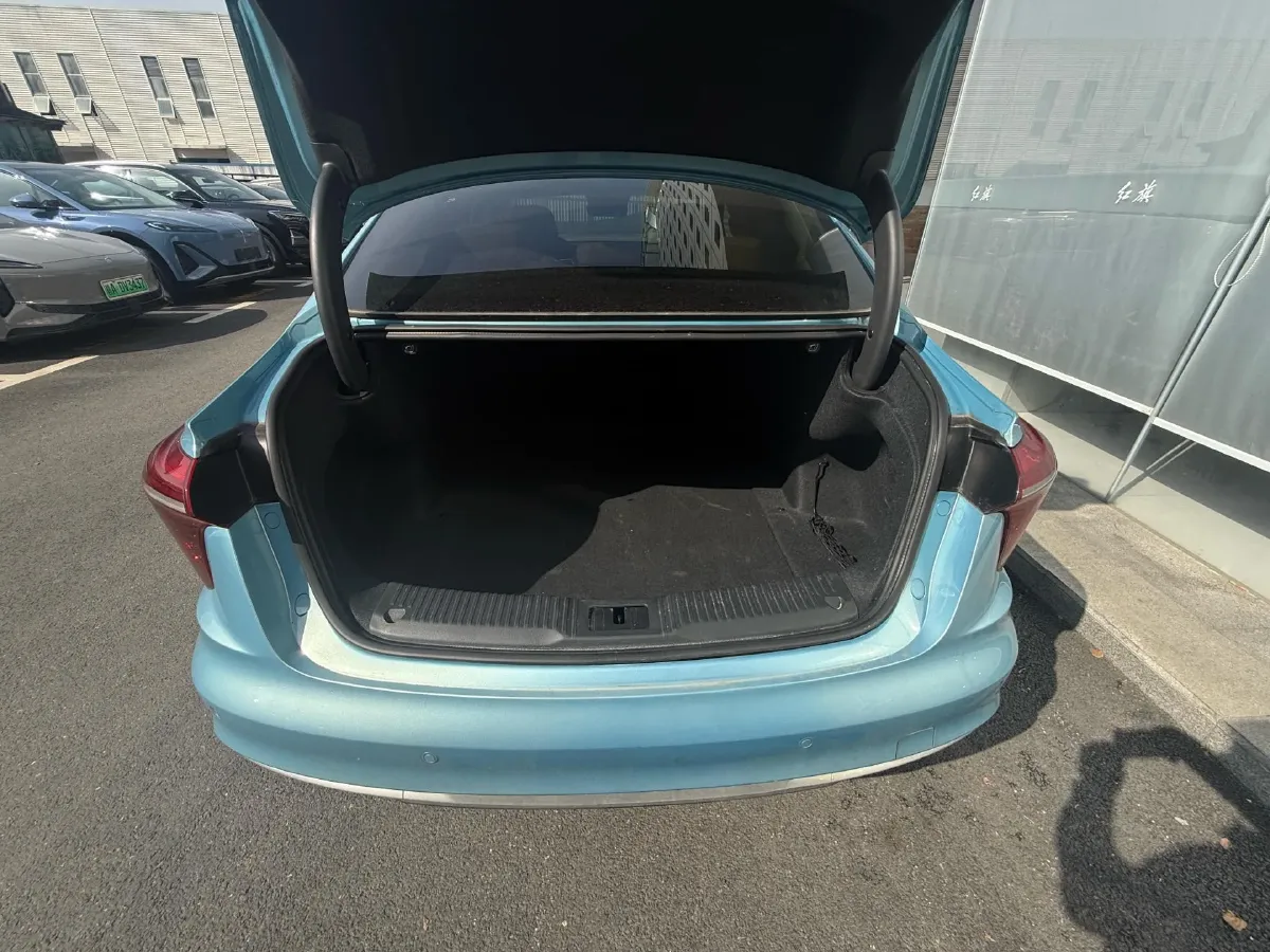 2023 HongQi H5 2.0T 224HP L4 8AT,autocango,china used car exporter,china ev exporter,chinese used car exporter,chinese used ev exporter