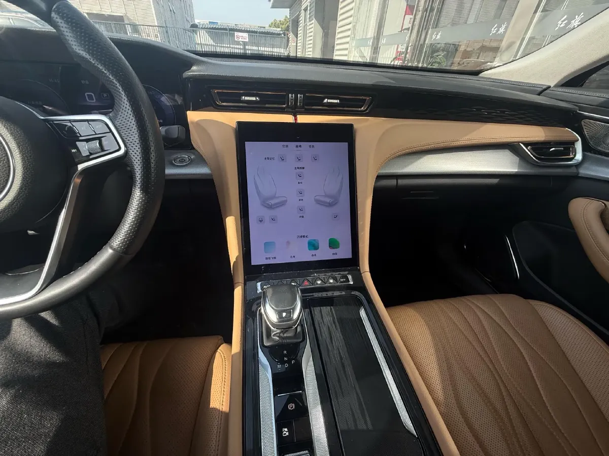 2023 HongQi H5 2.0T 224HP L4 8AT,autocango,china used car exporter,china ev exporter,chinese used car exporter,chinese used ev exporter