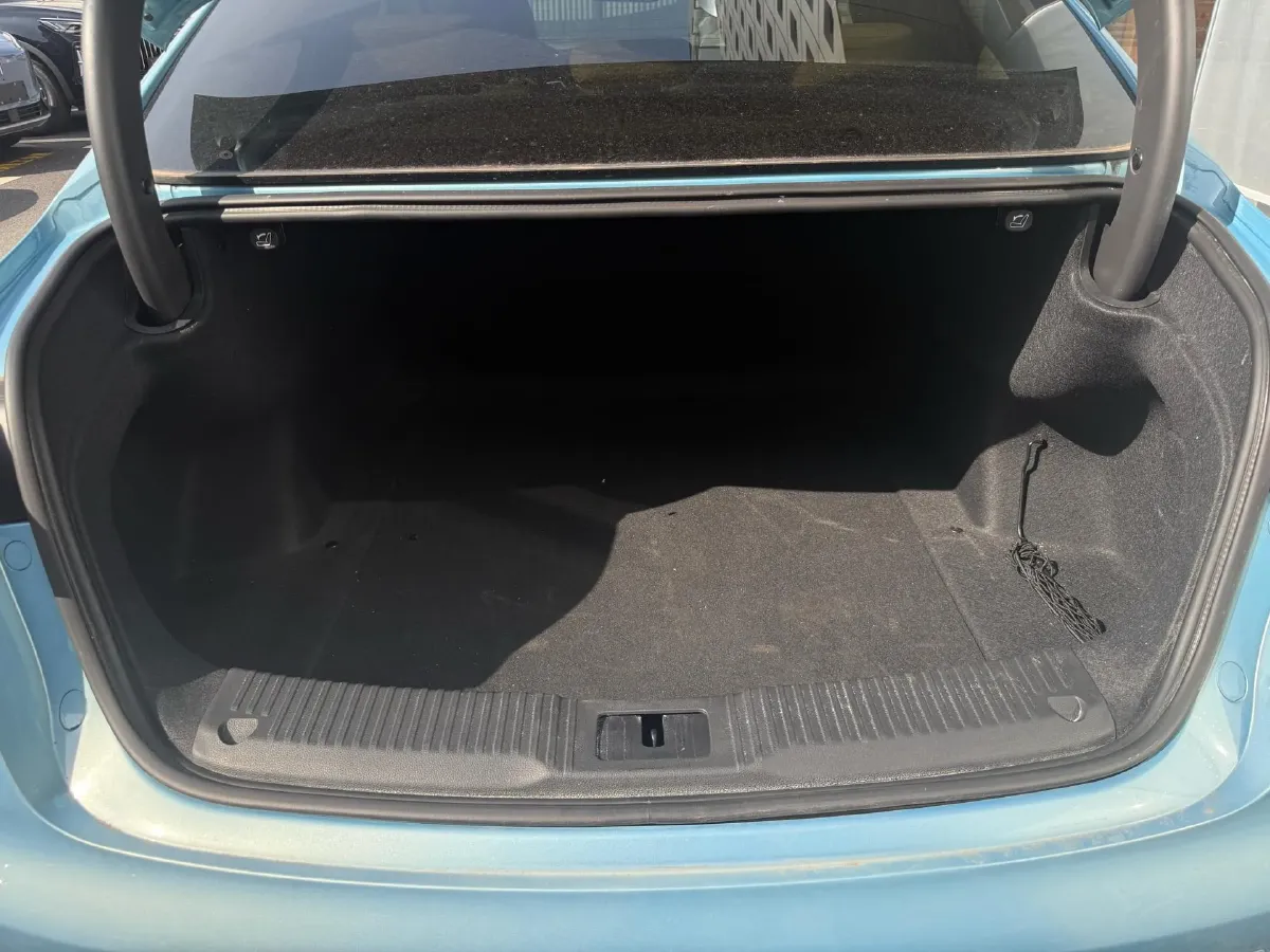 2023 HongQi H5 2.0T 224HP L4 8AT,autocango,china used car exporter,china ev exporter,chinese used car exporter,chinese used ev exporter