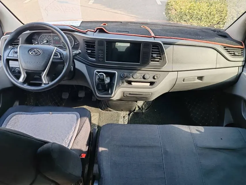 2021 MAXUS XinTu V80 2.0T 139HP L4 6MT,autocango,china used car exporter,china ev exporter,chinese used car exporter,chinese used ev exporter