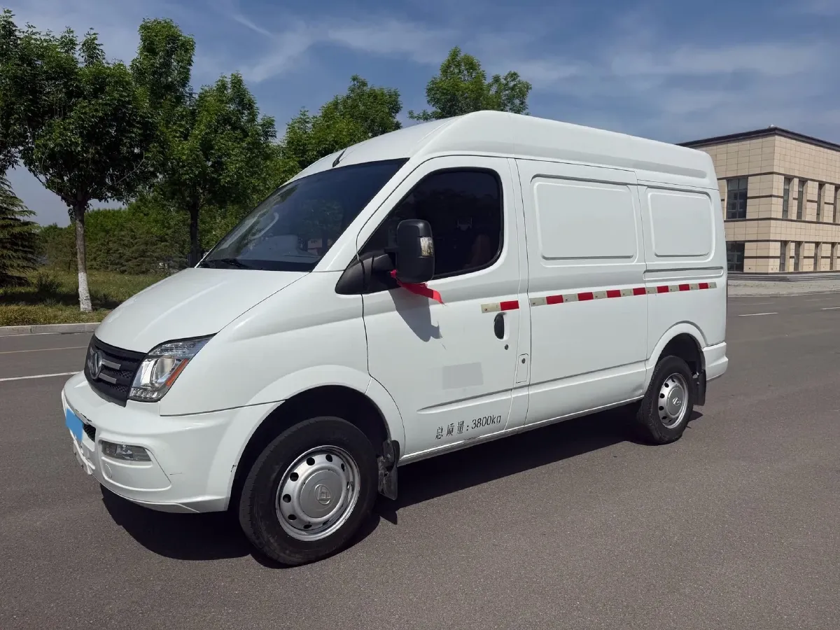 2023 MAXUS XinTu V80 2.0T 127HP L4 6MT,autocango,china used car exporter,china ev exporter,chinese used car exporter,chinese used ev exporter