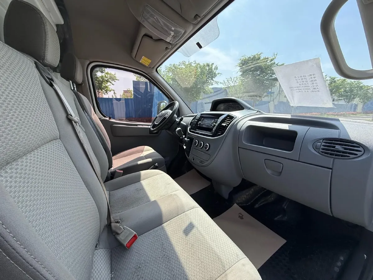 2023 MAXUS XinTu V80 2.0T 127HP L4 6MT,autocango,china used car exporter,china ev exporter,chinese used car exporter,chinese used ev exporter