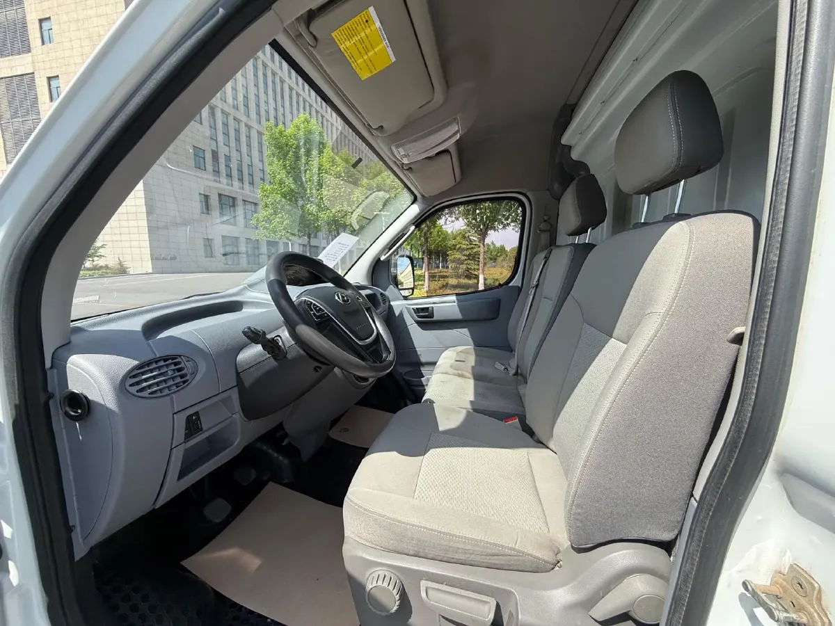 2023 MAXUS XinTu V80 2.0T 127HP L4 6MT,autocango,china used car exporter,china ev exporter,chinese used car exporter,chinese used ev exporter