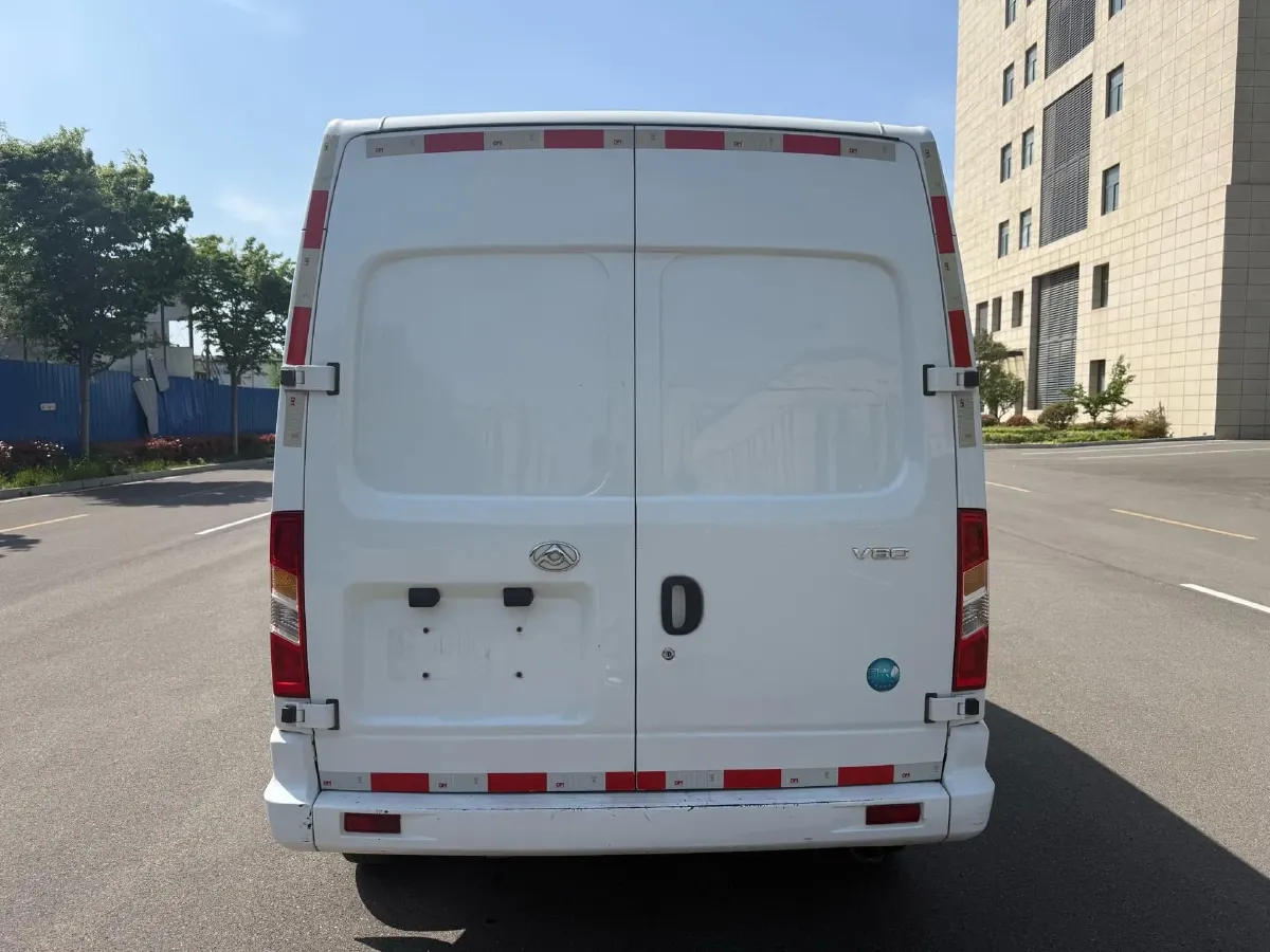 2023 MAXUS XinTu V80 2.0T 127HP L4 6MT,autocango,china used car exporter,china ev exporter,chinese used car exporter,chinese used ev exporter