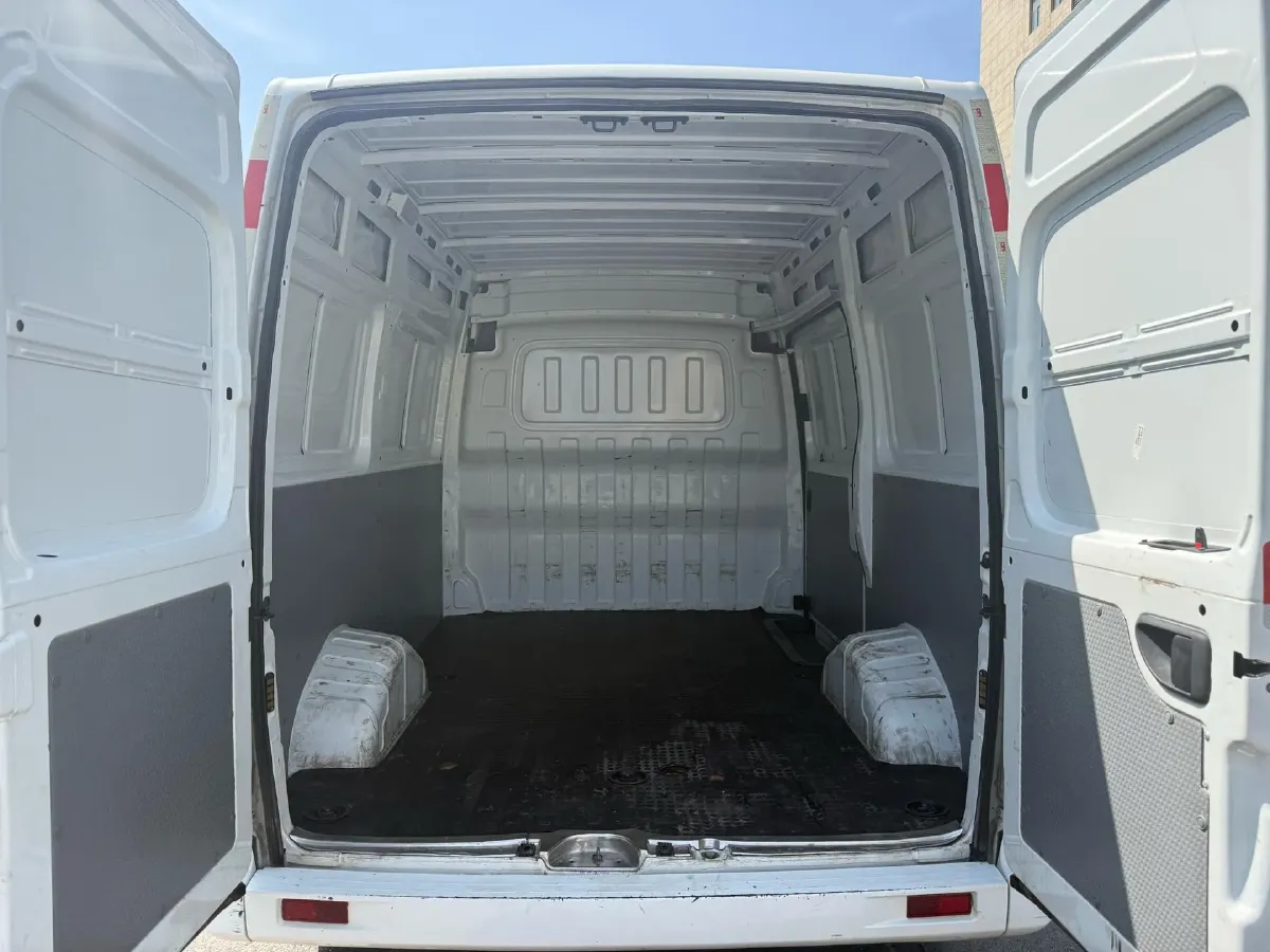 2023 MAXUS XinTu V80 2.0T 127HP L4 6MT,autocango,china used car exporter,china ev exporter,chinese used car exporter,chinese used ev exporter