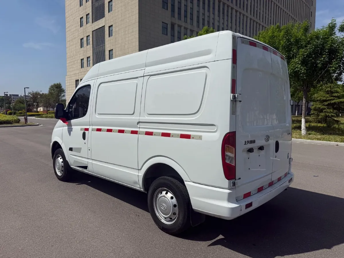 2023 MAXUS XinTu V80 2.0T 127HP L4 6MT,autocango,china used car exporter,china ev exporter,chinese used car exporter,chinese used ev exporter