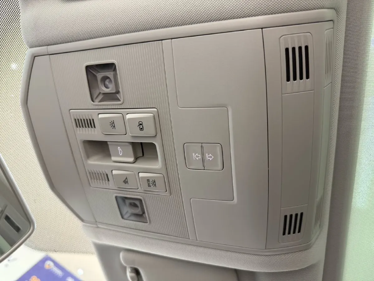 2022 Volkswagen T-Roc 1.4T 150HP L4 7DCT,autocango,china used car exporter,china ev exporter,chinese used car exporter,chinese used ev exporter