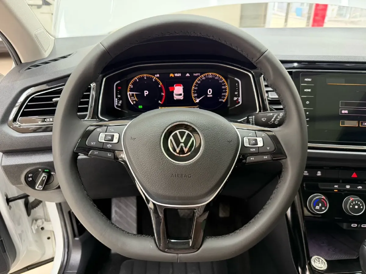 2022 Volkswagen T-Roc 1.4T 150HP L4 7DCT,autocango,china used car exporter,china ev exporter,chinese used car exporter,chinese used ev exporter