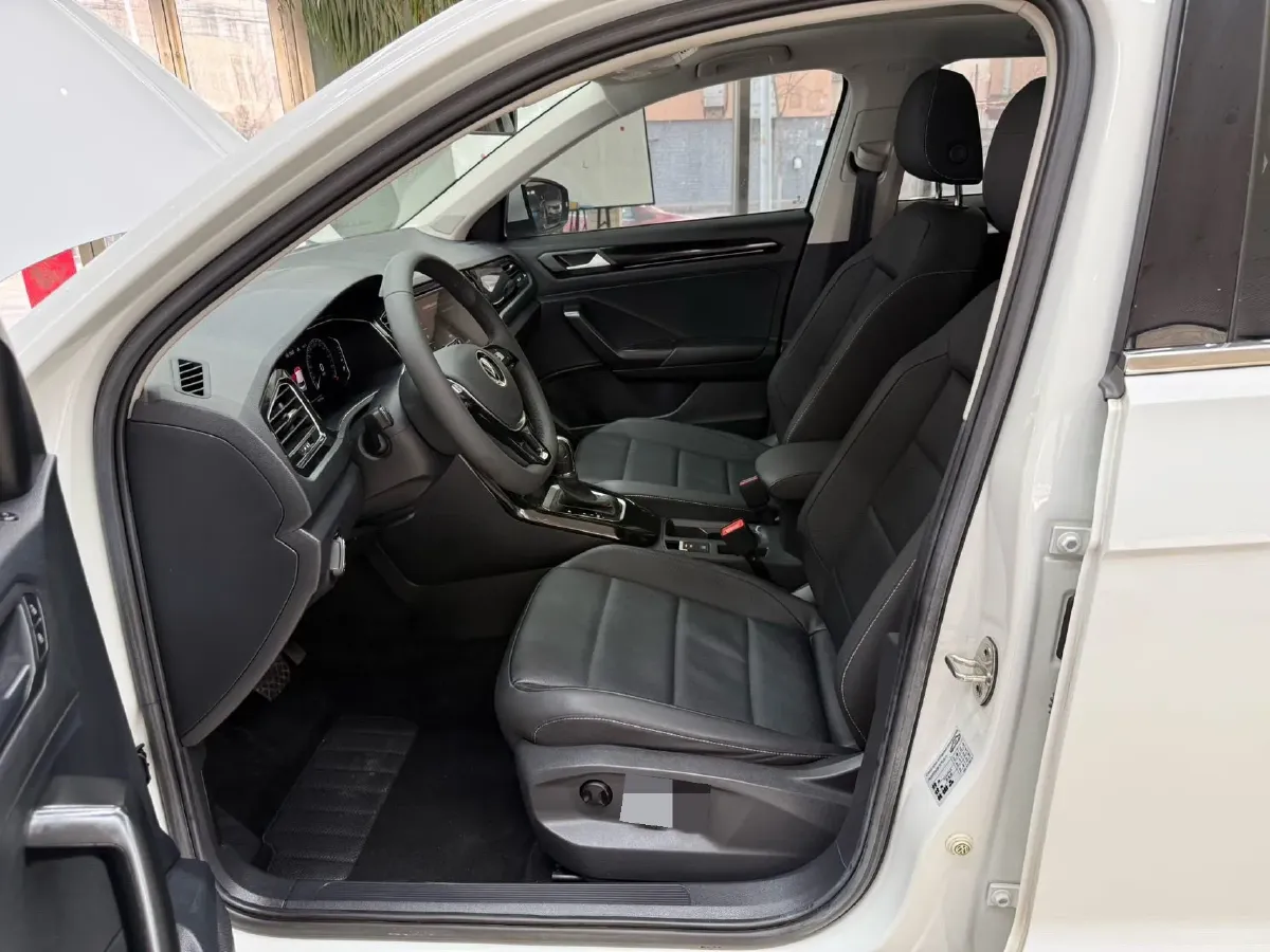 2022 Volkswagen T-Roc 1.4T 150HP L4 7DCT,autocango,china used car exporter,china ev exporter,chinese used car exporter,chinese used ev exporter