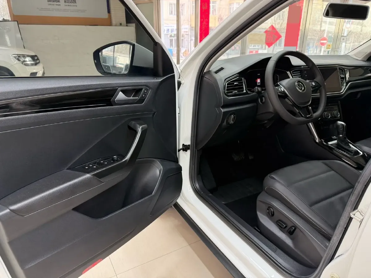 2022 Volkswagen T-Roc 1.4T 150HP L4 7DCT,autocango,china used car exporter,china ev exporter,chinese used car exporter,chinese used ev exporter