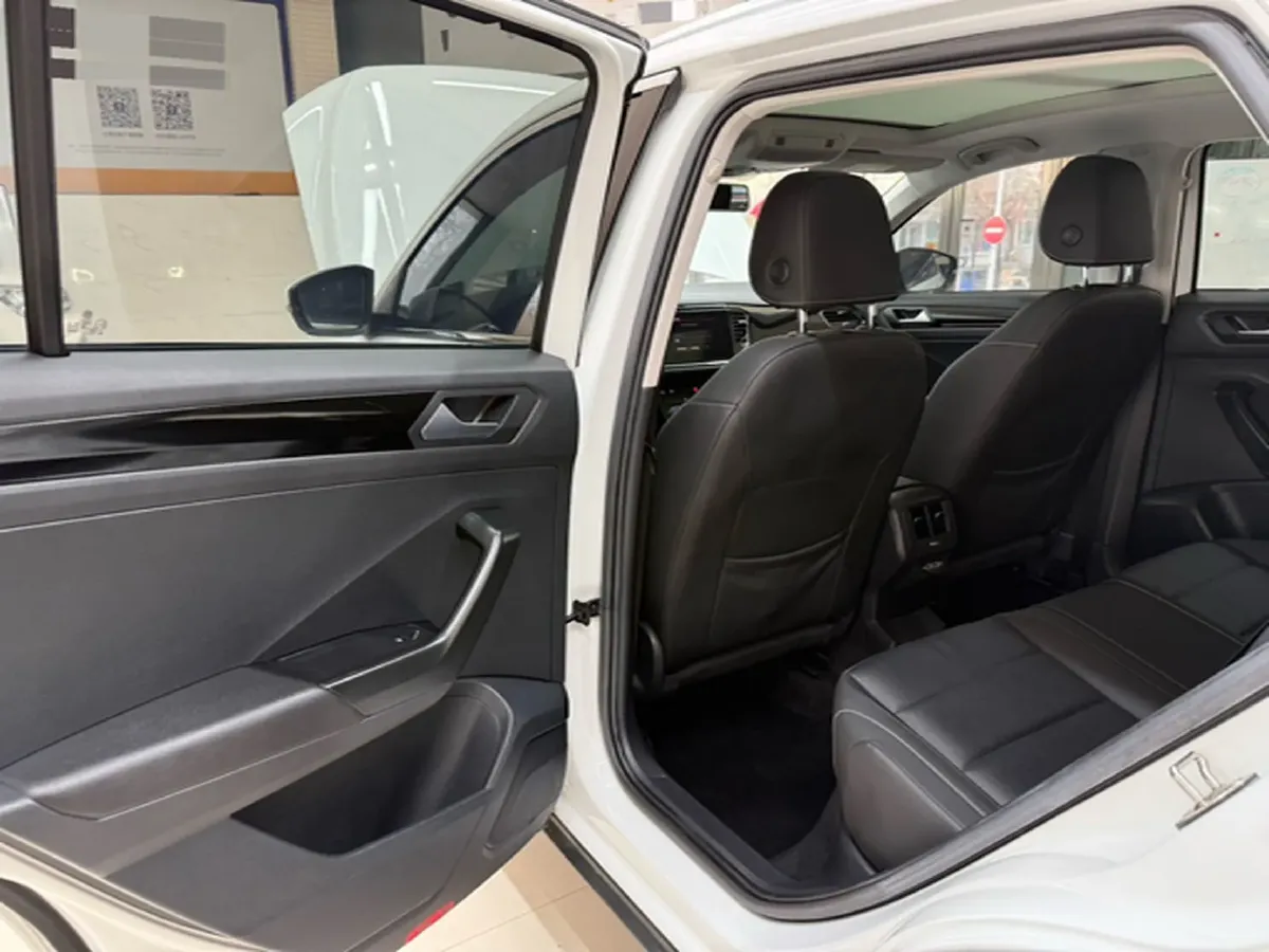 2022 Volkswagen T-Roc 1.4T 150HP L4 7DCT,autocango,china used car exporter,china ev exporter,chinese used car exporter,chinese used ev exporter