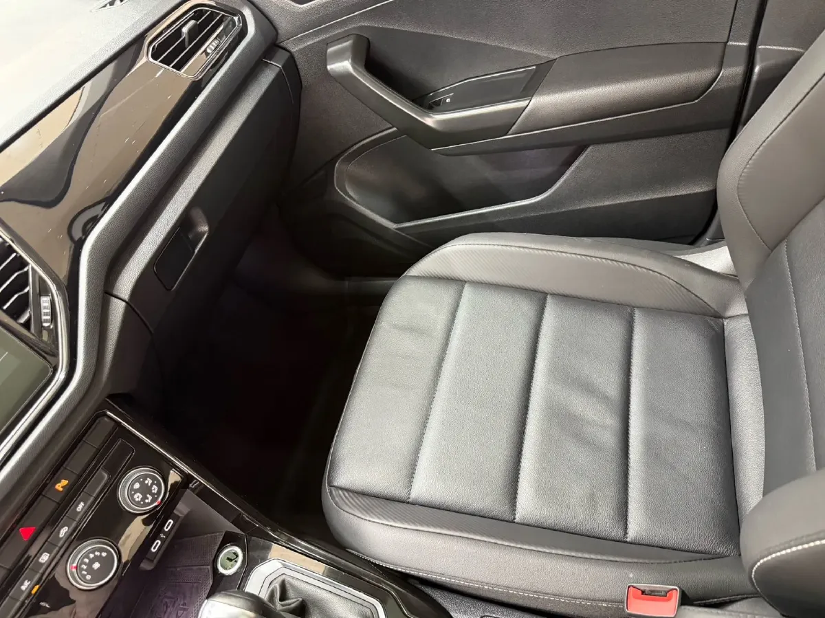 2022 Volkswagen T-Roc 1.4T 150HP L4 7DCT,autocango,china used car exporter,china ev exporter,chinese used car exporter,chinese used ev exporter