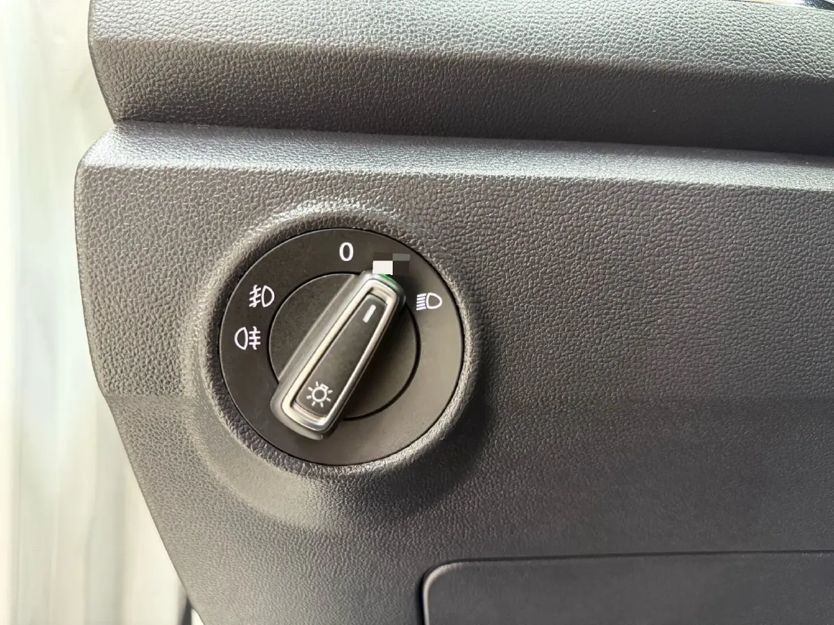 2022 Volkswagen T-Roc 1.4T 150HP L4 7DCT,autocango,china used car exporter,china ev exporter,chinese used car exporter,chinese used ev exporter