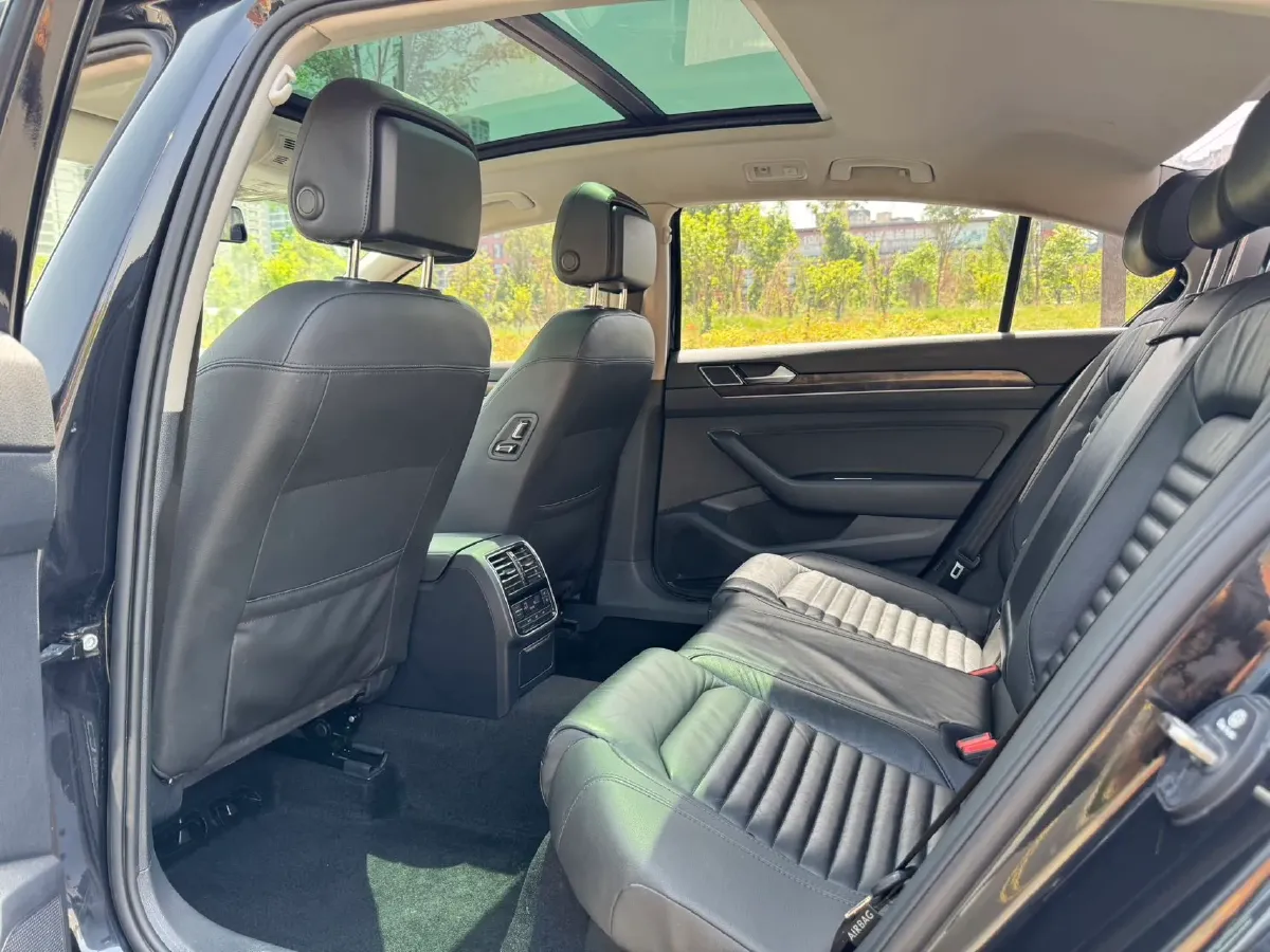 2019 Volkswagen Magotan 2.0T 186HP L4 7DCT,autocango,china used car exporter,china ev exporter,chinese used car exporter,chinese used ev exporter