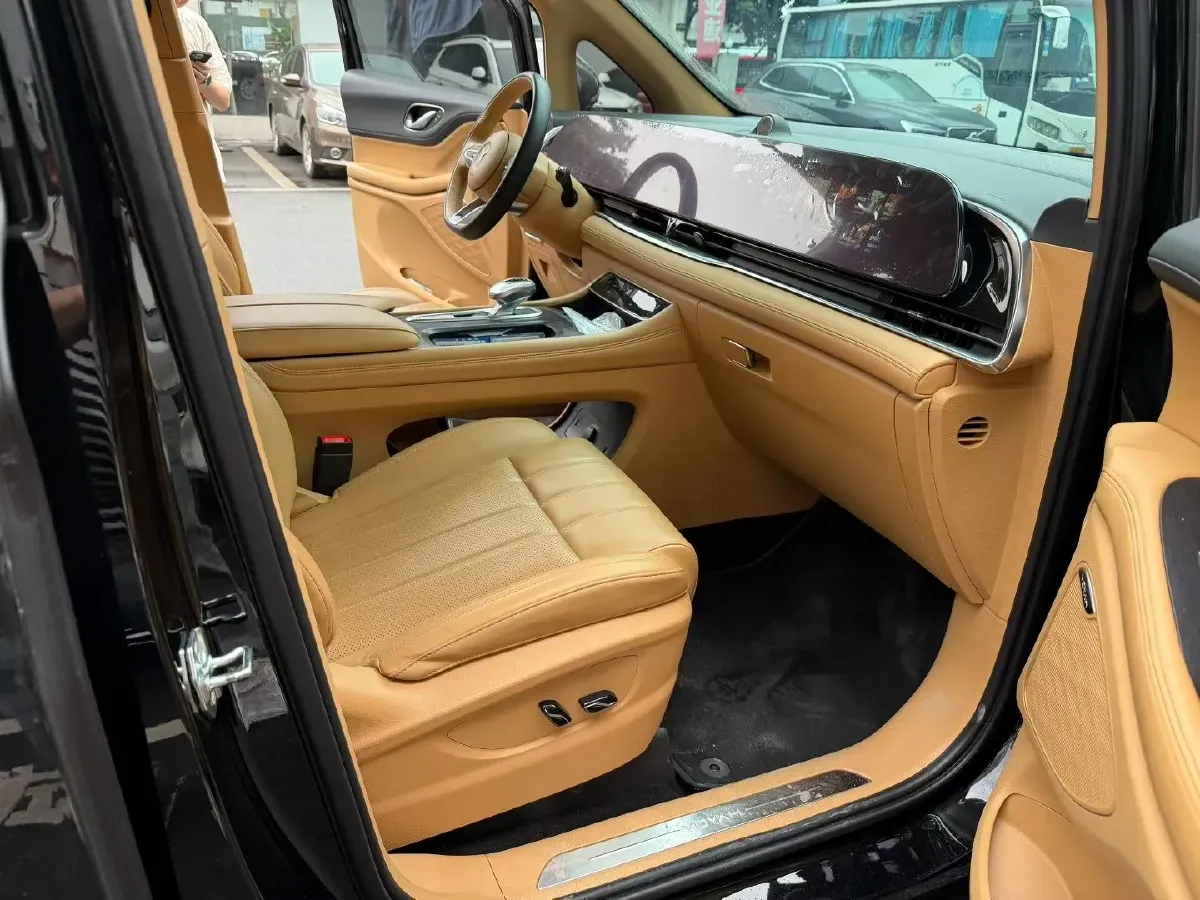 2022 Voyah Dream 1.5T 136HP L4 PHEV 25.57KWH,autocango,china used car exporter,china ev exporter,chinese used car exporter,chinese used ev exporter