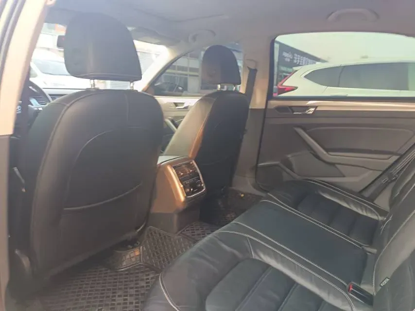 2017 Volkswagen Passat 1.8T 180HP L4 7DCT,autocango,china used car exporter,china ev exporter,chinese used car exporter,chinese used ev exporter