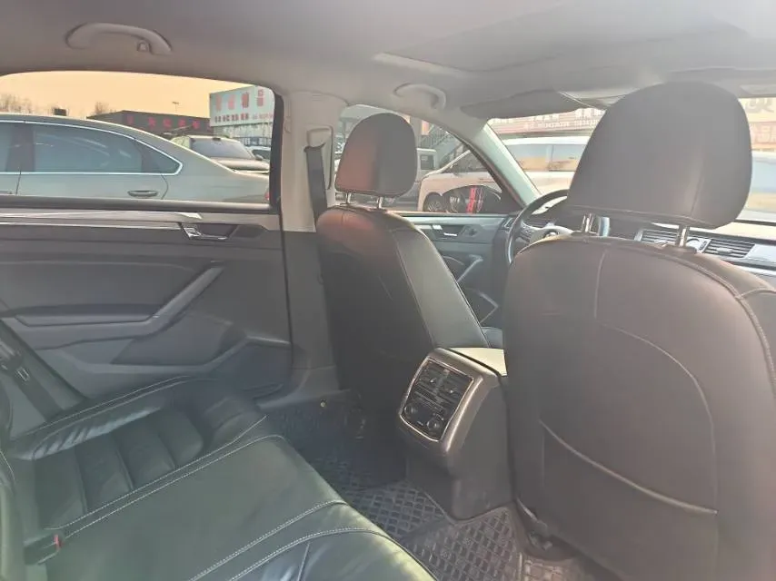 2017 Volkswagen Passat 1.8T 180HP L4 7DCT,autocango,china used car exporter,china ev exporter,chinese used car exporter,chinese used ev exporter