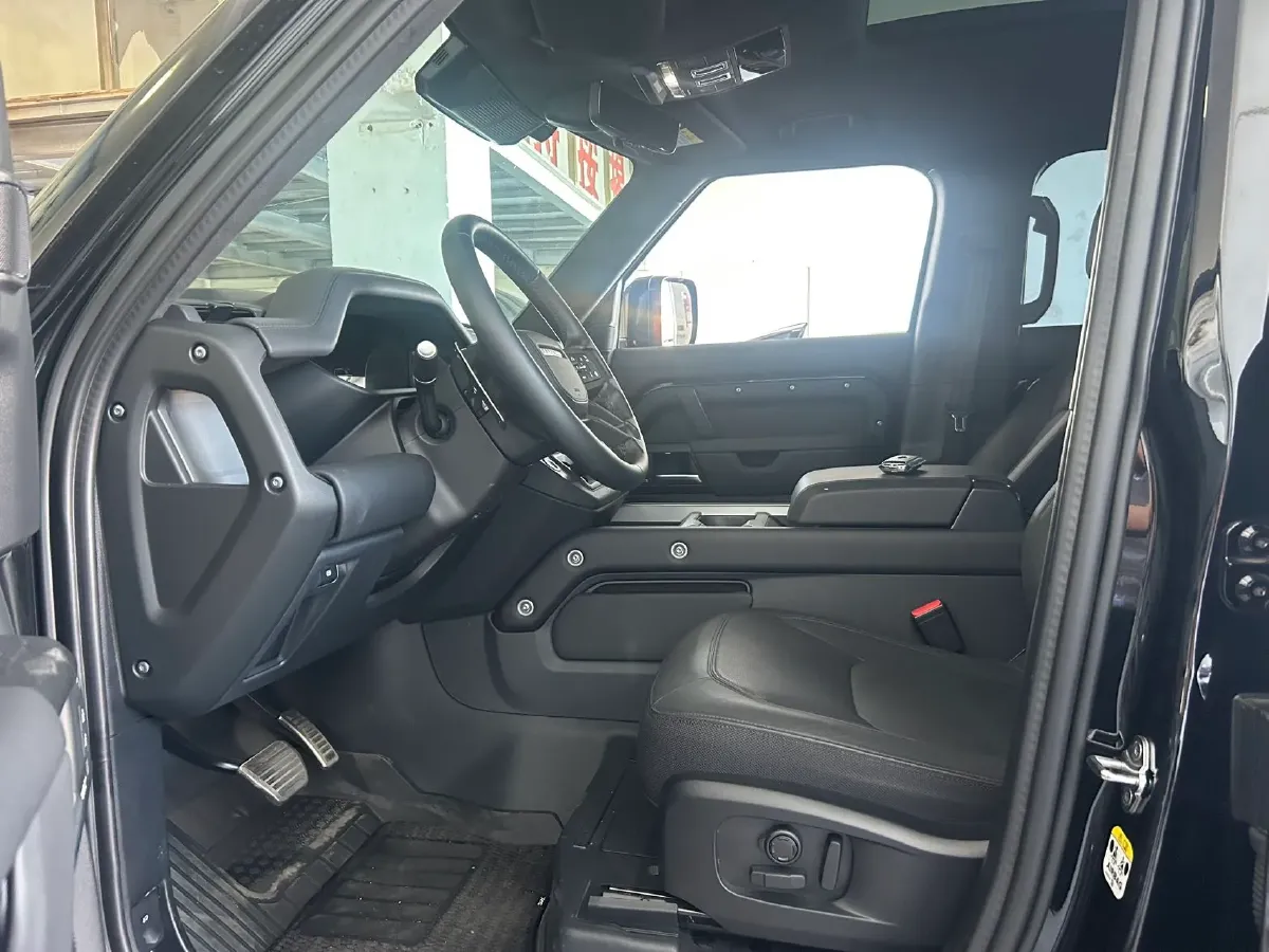 2022 Land Rover Defender 5.0T 525HP V8 8AT,autocango,china used car exporter,china ev exporter,chinese used car exporter,chinese used ev exporter