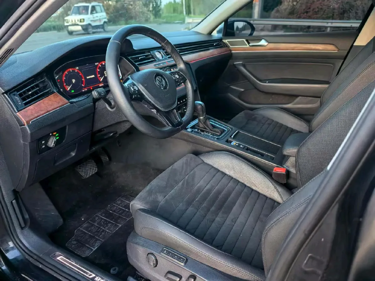 2019 Volkswagen Magotan 2.0T 186HP L4 7DCT,autocango,china used car exporter,china ev exporter,chinese used car exporter,chinese used ev exporter