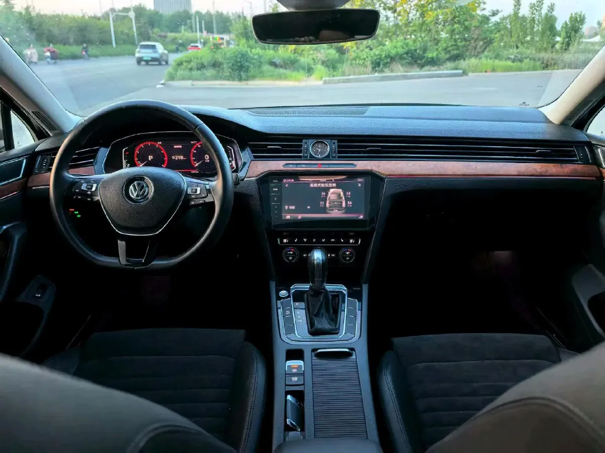 2019 Volkswagen Magotan 2.0T 186HP L4 7DCT,autocango,china used car exporter,china ev exporter,chinese used car exporter,chinese used ev exporter