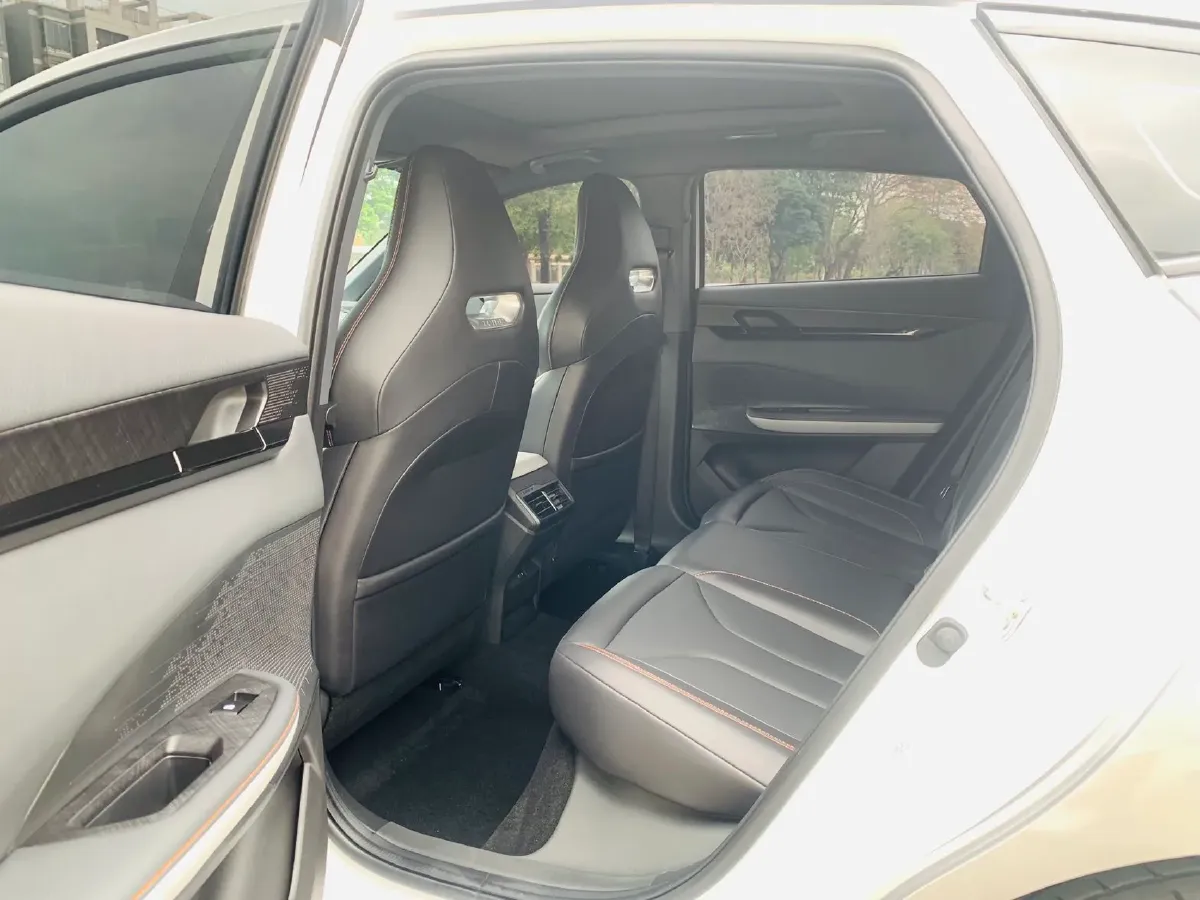 2023 ChangAn UNI-V 1.5T 188HP L4 7DCT,autocango,china used car exporter,china ev exporter,chinese used car exporter,chinese used ev exporter