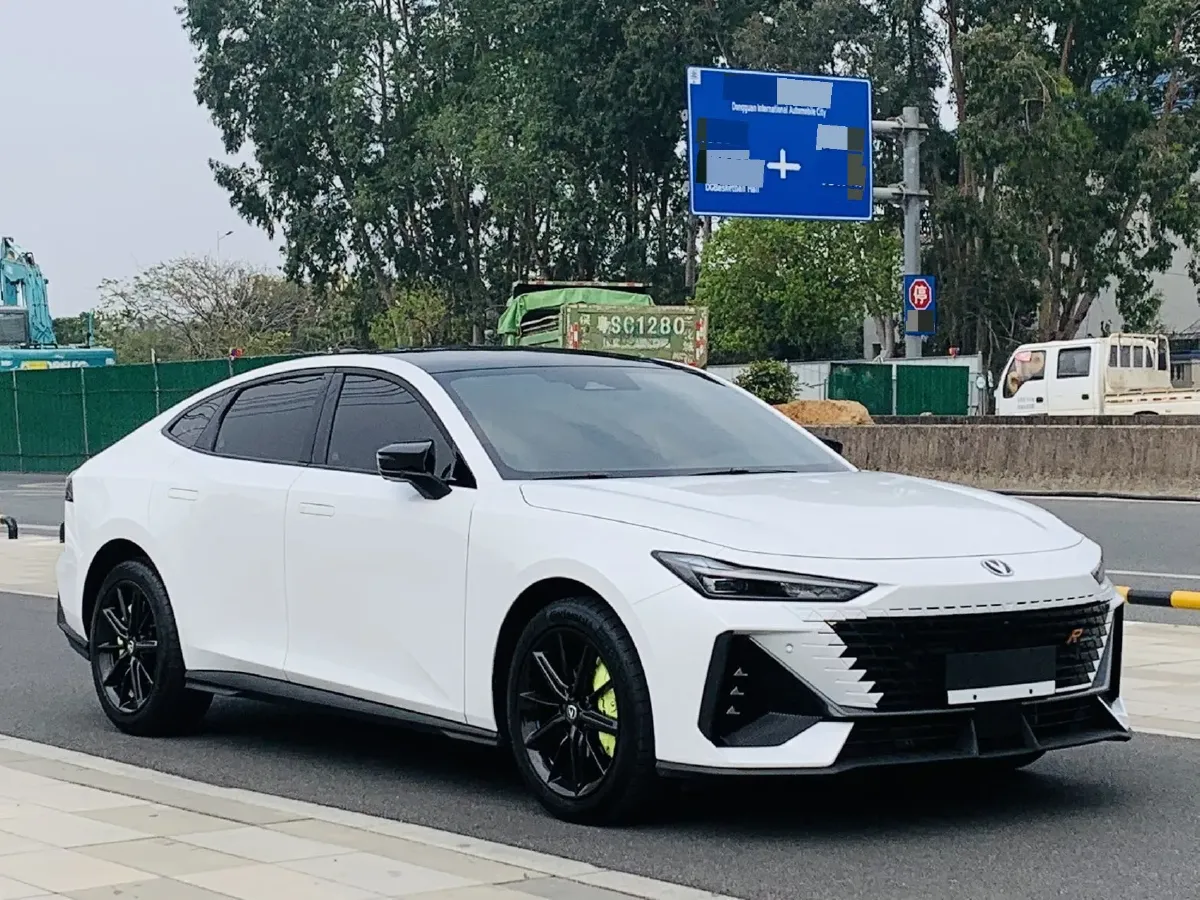 2023 ChangAn UNI-V 1.5T 188HP L4 7DCT,autocango,china used car exporter,china ev exporter,chinese used car exporter,chinese used ev exporter