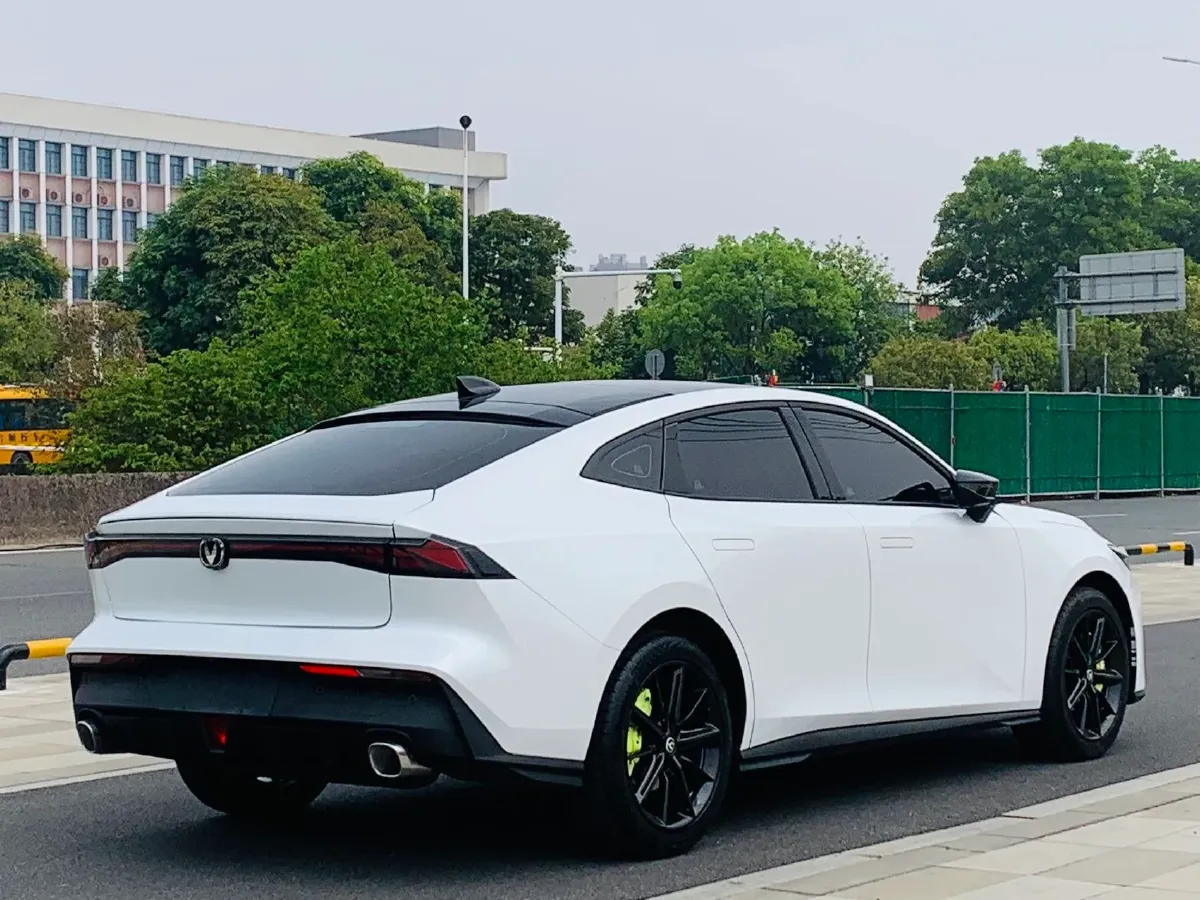 2023 ChangAn UNI-V 1.5T 188HP L4 7DCT,autocango,china used car exporter,china ev exporter,chinese used car exporter,chinese used ev exporter