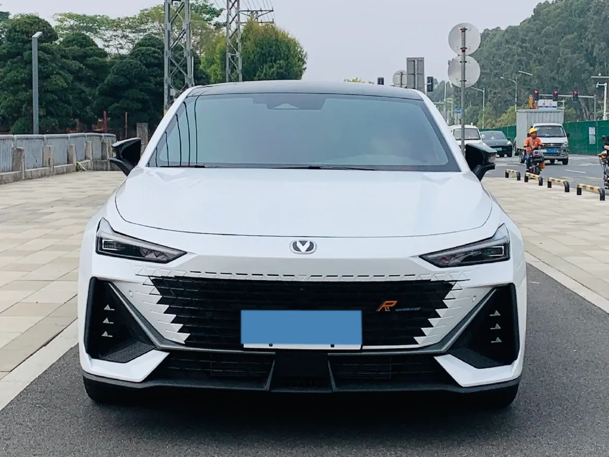 2023 ChangAn UNI-V 1.5T 188HP L4 7DCT,autocango,china used car exporter,china ev exporter,chinese used car exporter,chinese used ev exporter