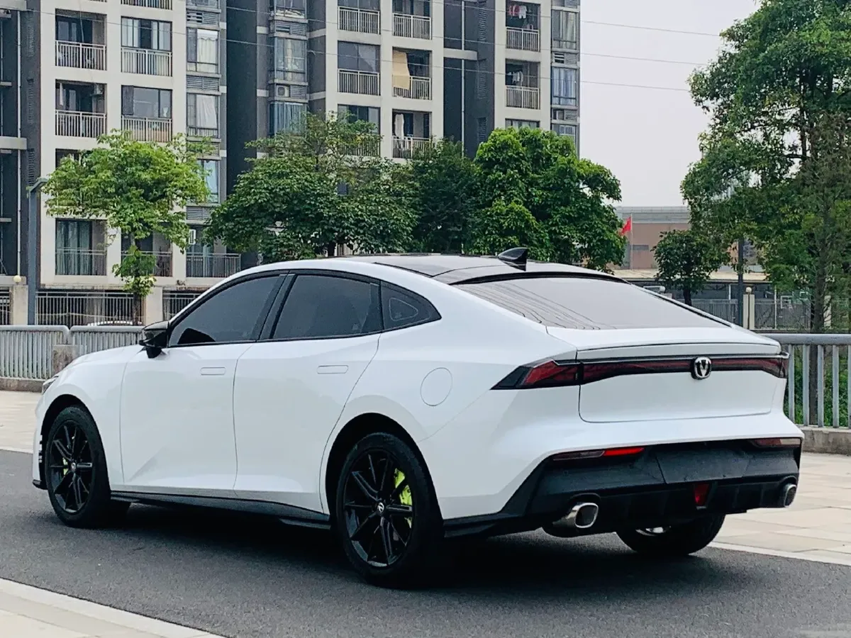 2023 ChangAn UNI-V 1.5T 188HP L4 7DCT,autocango,china used car exporter,china ev exporter,chinese used car exporter,chinese used ev exporter