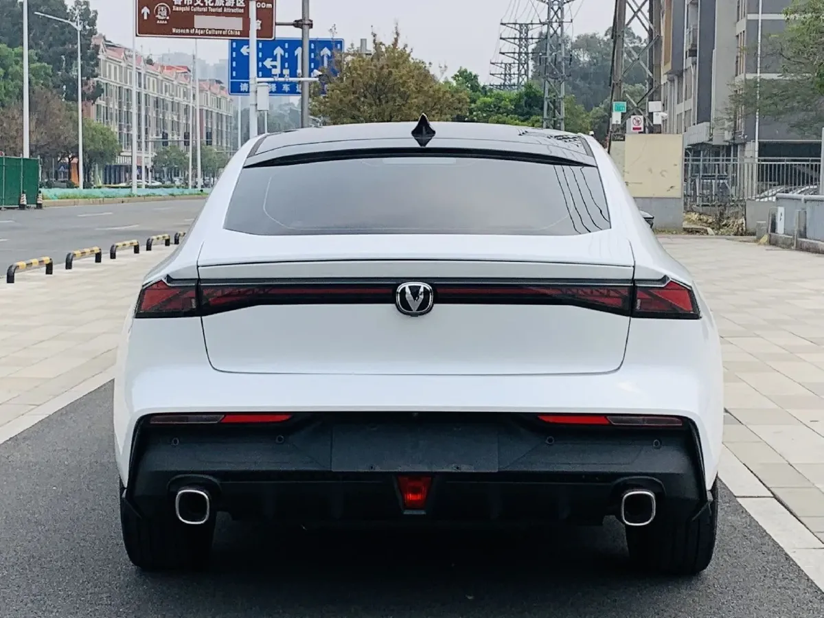 2023 ChangAn UNI-V 1.5T 188HP L4 7DCT,autocango,china used car exporter,china ev exporter,chinese used car exporter,chinese used ev exporter