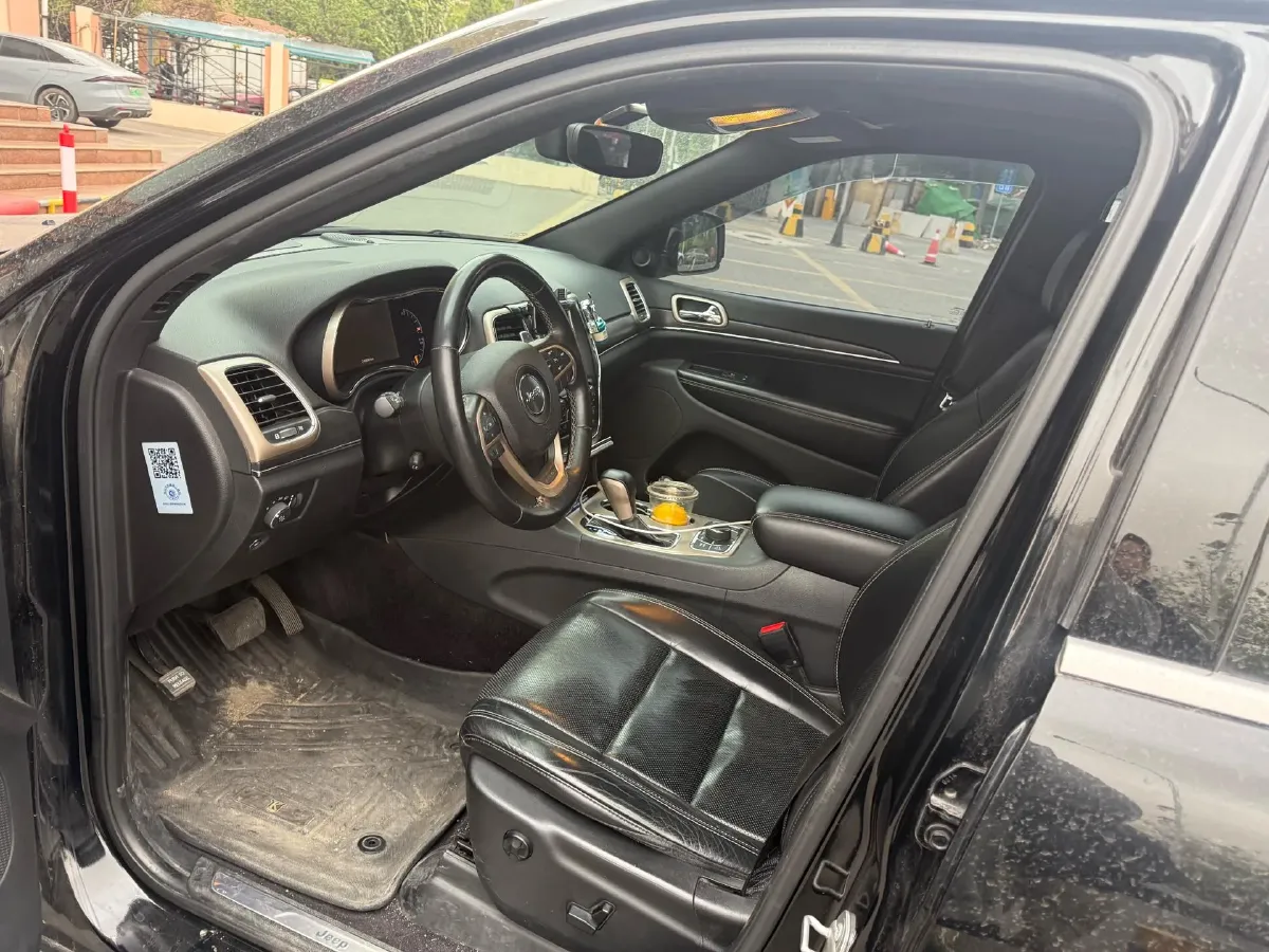 2016 Jeep Grand Cherokee 3.0L 234HP V6 8AT,autocango,china used car exporter,china ev exporter,chinese used car exporter,chinese used ev exporter